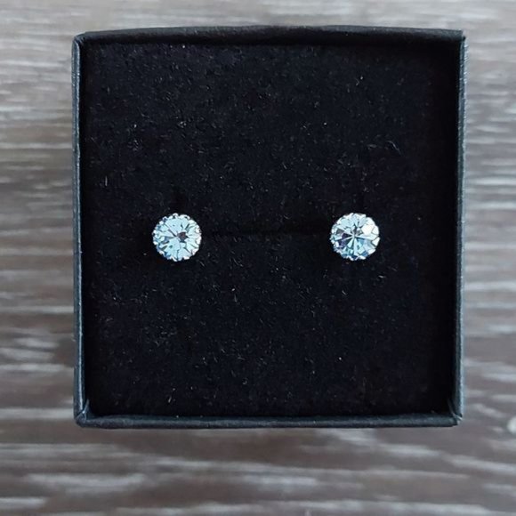 Platinum?Plated 925 Silver March Birthstone CZ Stud Earrings - Picture 6 of 7